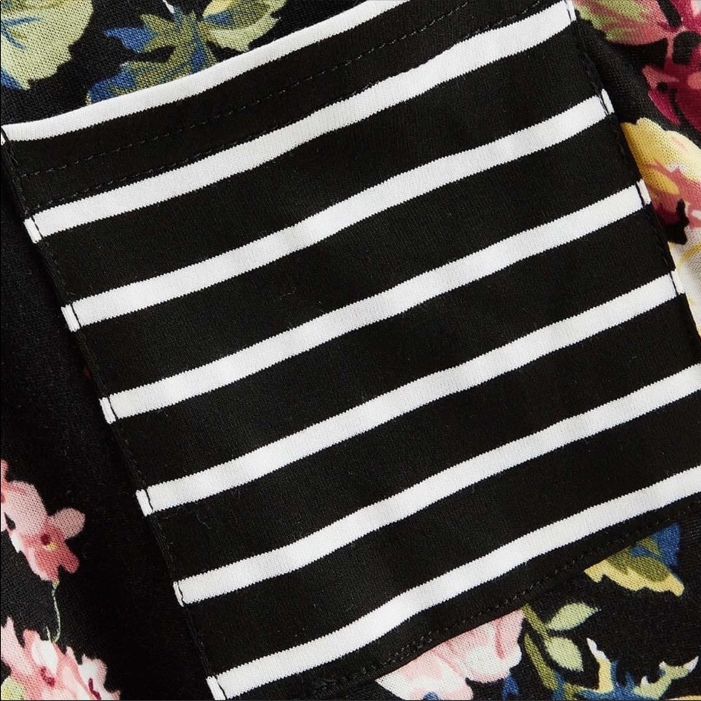 NEW! ❗️LAST 1❗️SHORT SLEEVE TOP WITH FLORAL PRINT - Picture 3 of 5